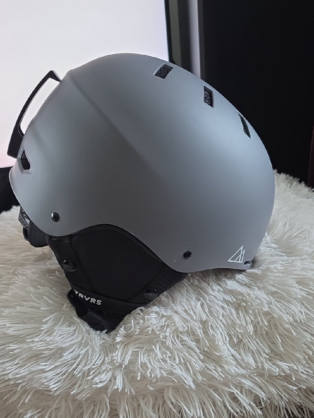 Men's Snow/Ski Helmet in Light Gray — Matte Protective Headwear
